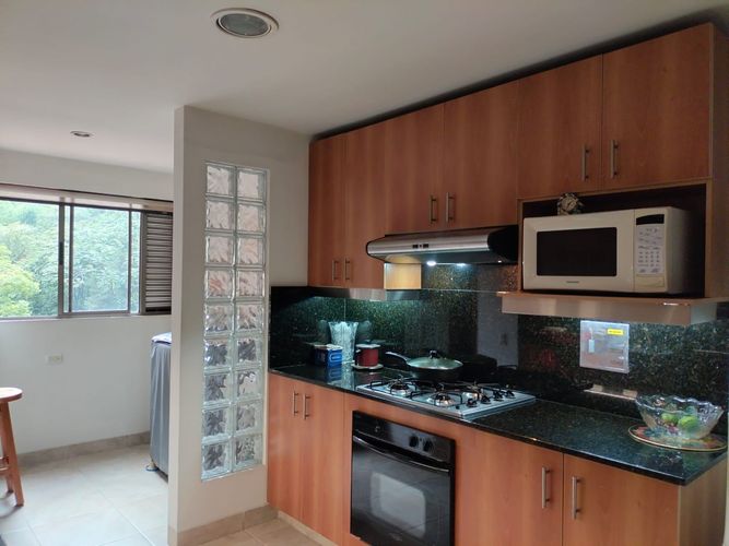 Apartamento de 3 alcobas en arriendo en El Poblado, Medellín, 156 m² · foto 3 de 14