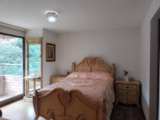 Apartamento de 3 alcobas en arriendo en El Poblado, Medellín, 156 m² · foto 8 de 14