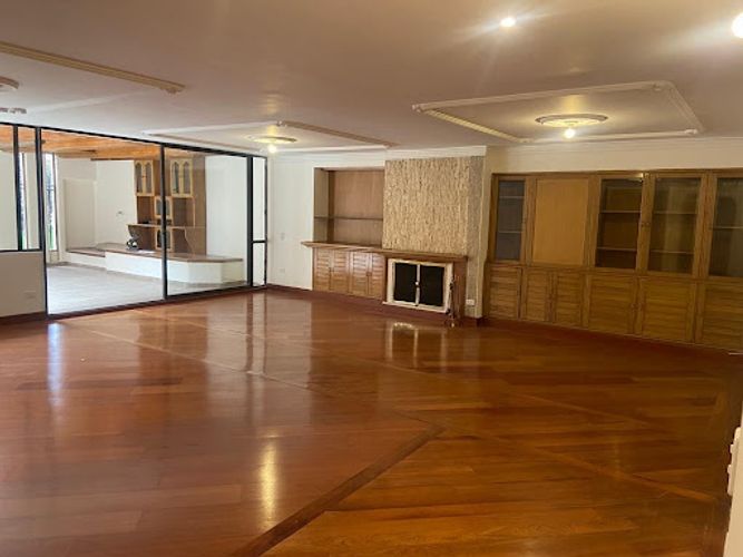 Apartamento de 3 alcobas en venta en Chicó Navarra, Bogotá, 160 m² · foto 2 de 24