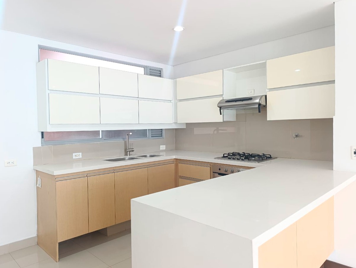 Apartamento en arriendo en El Poblado, Medellín · foto 5 de 17