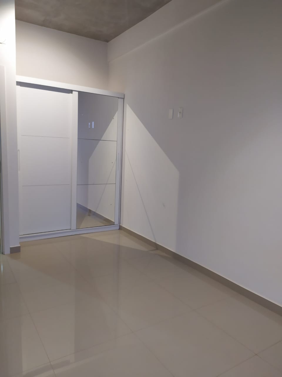 VENDO DEPARTAMENTO DE UN DORMITORIO CON COCHERA, PRONTA ENTREGA — foto 3
