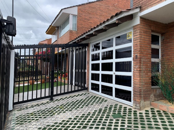 Casa en venta en Niza, Bogotá · foto 2 de 22