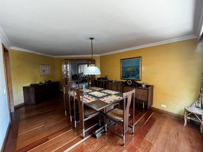 Apartamento de 3 alcobas en venta en Los Rosales, Bogotá, 200 m² · foto 3 de 24