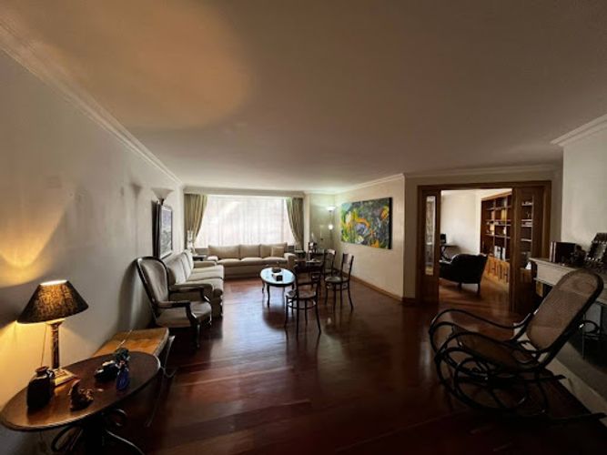 Apartamento de 3 alcobas en venta en Los Rosales, Bogotá, 200 m² · foto 4 de 24
