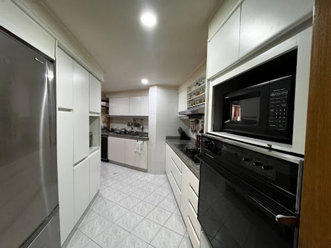Apartamento de 3 alcobas en venta en Los Rosales, Bogotá, 200 m² · foto 8 de 24