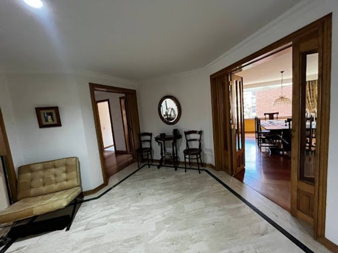 Apartamento de 3 alcobas en venta en Los Rosales, Bogotá, 200 m² · foto 10 de 24