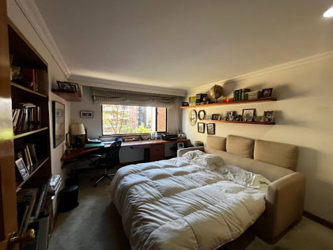 Apartamento de 3 alcobas en venta en Los Rosales, Bogotá, 200 m² · foto 14 de 24