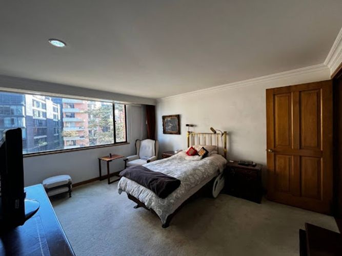 Apartamento de 3 alcobas en venta en Los Rosales, Bogotá, 200 m² · foto 18 de 24