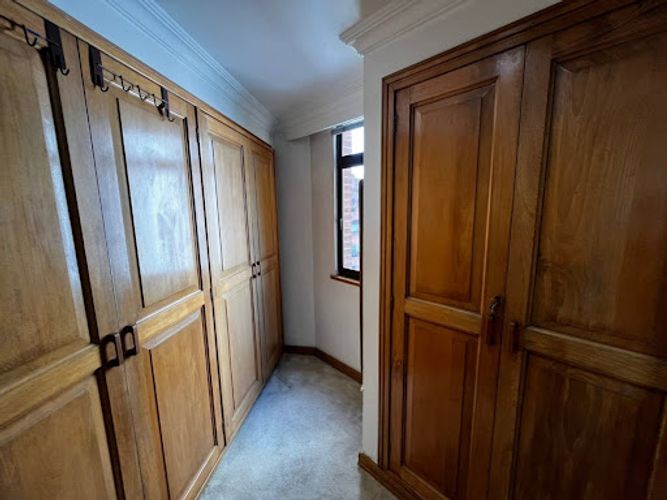 Apartamento de 3 alcobas en venta en Los Rosales, Bogotá, 200 m² · foto 21 de 24