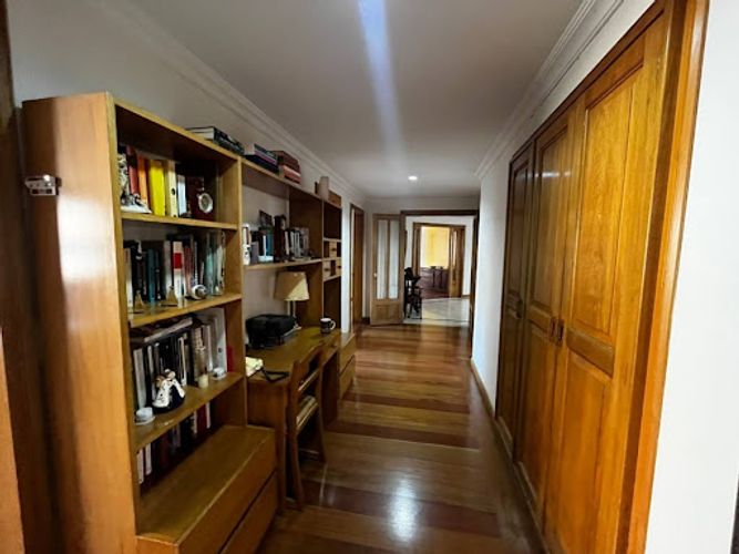 Apartamento de 3 alcobas en venta en Los Rosales, Bogotá, 200 m² · foto 23 de 24