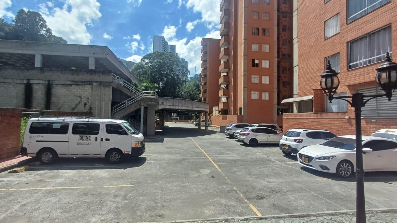 Apartamento en venta en Loma Del Indio, Medellín · foto 13 de 24