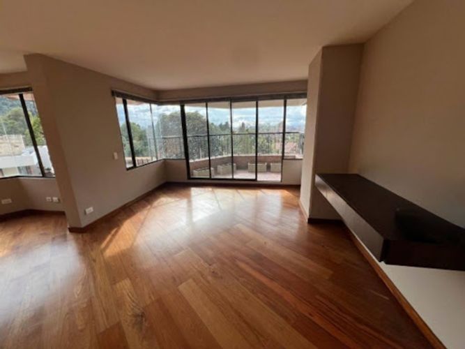 Apartamento de 3 alcobas en venta en Santa Barbara Alta, Bogotá, 276 m² · foto 2 de 21