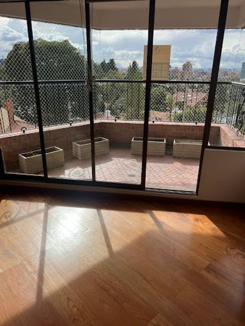 Apartamento de 3 alcobas en venta en Santa Barbara Alta, Bogotá, 276 m² · foto 4 de 21