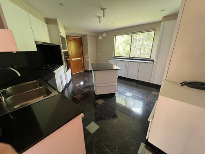 Apartamento de 3 alcobas en venta en Santa Barbara Alta, Bogotá, 276 m² · foto 8 de 21