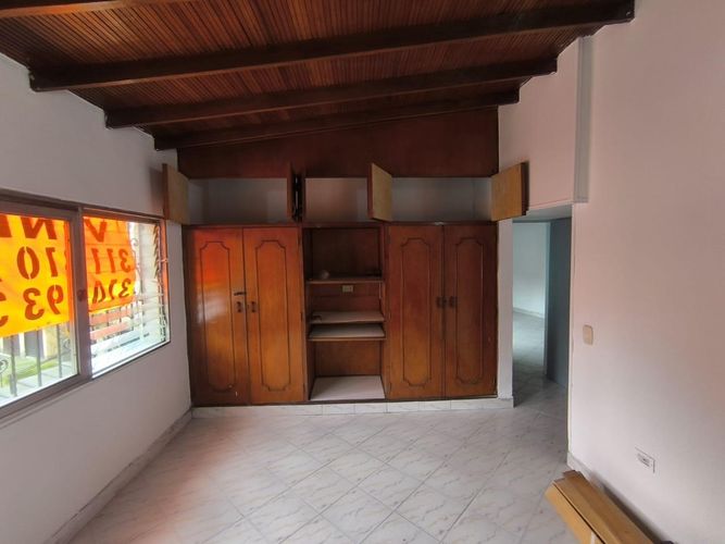 Casa de 5 alcobas en venta en Los Colores, Medellín, 231 m² · foto 15 de 24