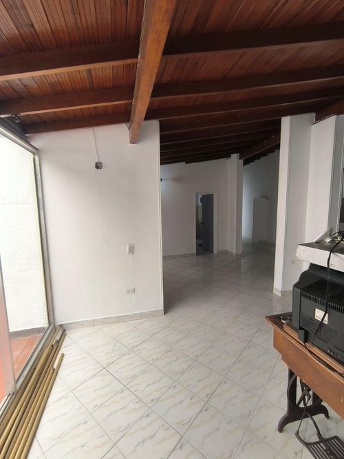 Casa de 5 alcobas en venta en Los Colores, Medellín, 231 m² · foto 18 de 24