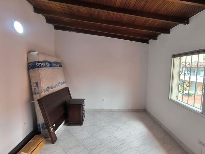 Casa de 5 alcobas en venta en Los Colores, Medellín, 231 m² · foto 23 de 24