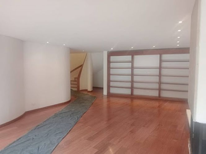 Apartamento de 3 alcobas en venta en El Retiro, Bogotá, 242 m² · foto 2 de 24