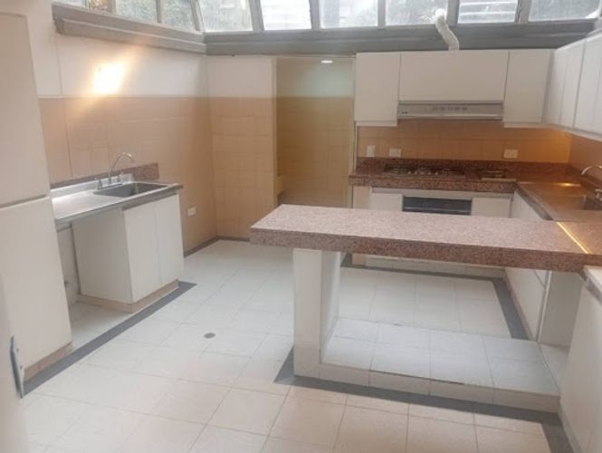 Apartamento de 3 alcobas en venta en El Retiro, Bogotá, 242 m² · foto 5 de 24
