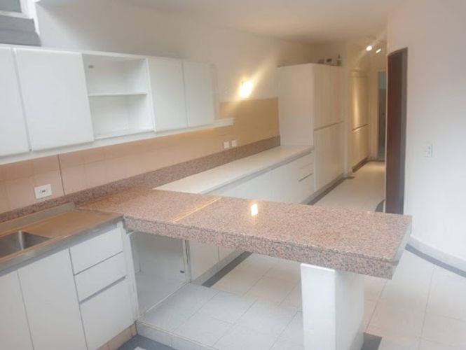 Apartamento de 3 alcobas en venta en El Retiro, Bogotá, 242 m² · foto 6 de 24