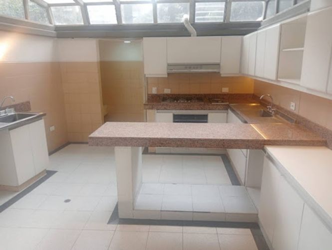 Apartamento de 3 alcobas en venta en El Retiro, Bogotá, 242 m² · foto 7 de 24