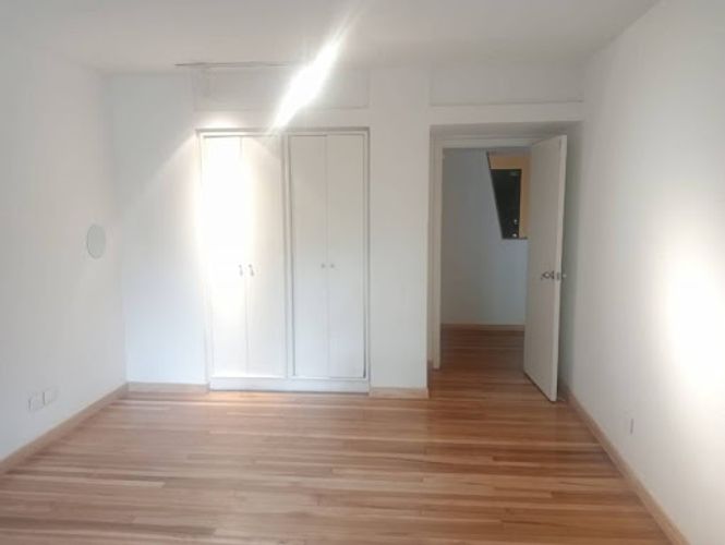 Apartamento de 3 alcobas en venta en El Retiro, Bogotá, 242 m² · foto 23 de 24
