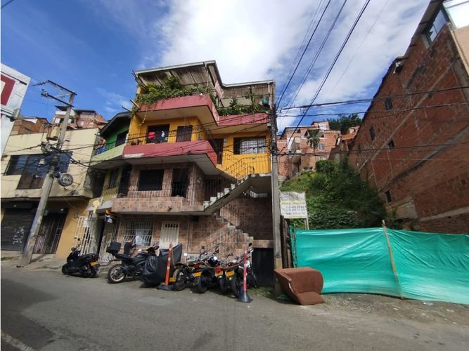 Casa de 6 alcobas en venta en Las Palmas, Medellín, 102 m² · foto 2 de 15