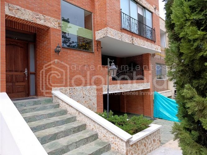 Casa de 4 alcobas en venta en Ub Cortijo De San Jose, Sabaneta, 410 m² · foto 3 de 24