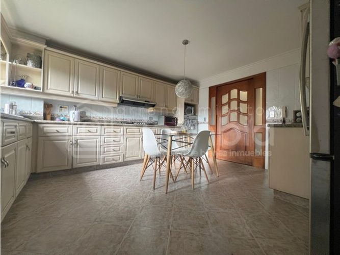 Casa de 4 alcobas en venta en La Calera, Medellín, 360 m² · foto 12 de 23
