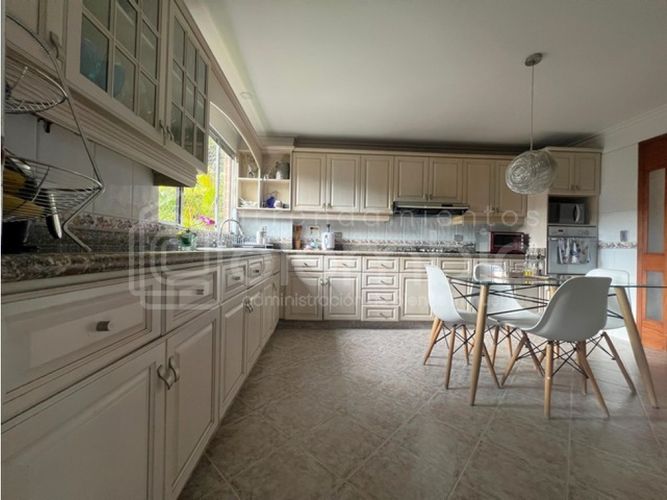 Casa de 4 alcobas en venta en La Calera, Medellín, 360 m² · foto 13 de 23