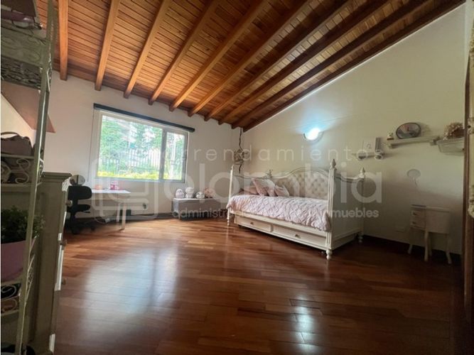 Casa de 4 alcobas en venta en La Calera, Medellín, 360 m² · foto 17 de 23