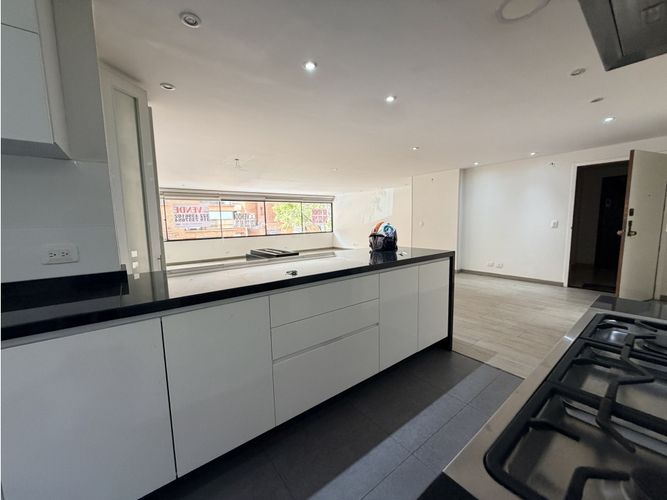 Apartamento de 3 alcobas en venta en Los Rosales, Bogotá, 192 m² · foto 8 de 24