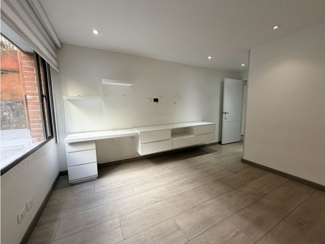 Apartamento de 3 alcobas en venta en Los Rosales, Bogotá, 192 m² · foto 17 de 24