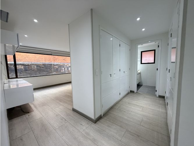 Apartamento de 3 alcobas en venta en Los Rosales, Bogotá, 192 m² · foto 18 de 24