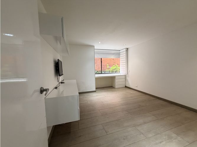 Apartamento de 3 alcobas en venta en Los Rosales, Bogotá, 192 m² · foto 23 de 24