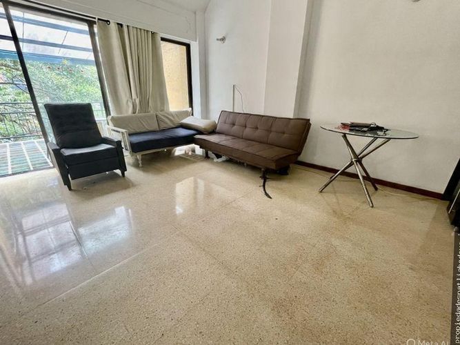 Casa de 3 alcobas en venta en El Poblado, Medellín, 208 m² · foto 3 de 10