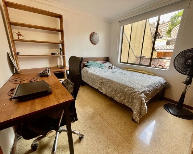 Casa de 3 alcobas en venta en El Poblado, Medellín, 208 m² · foto 7 de 10