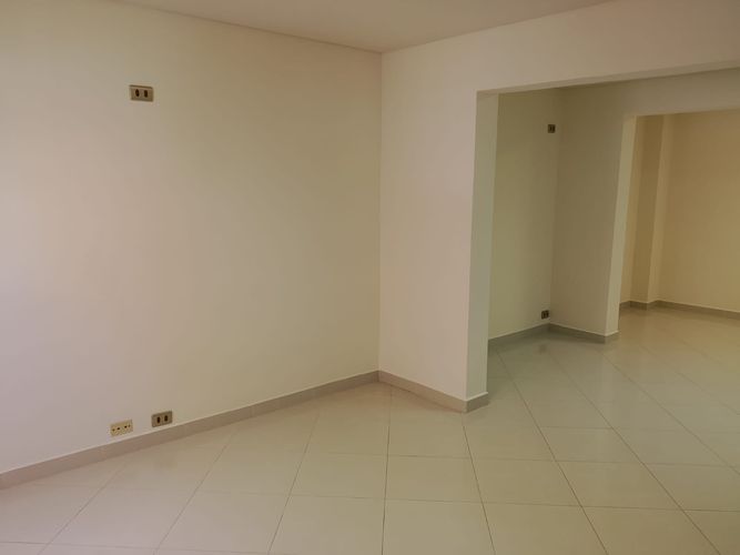 Oficina en arriendo en El Poblado, Medellín, 50 m² · foto 2 de 11