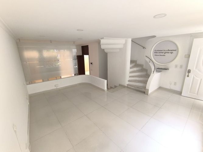 Casa de 6 alcobas en venta en Cañaveral, Floridablanca, 259 m² · foto 2 de 24