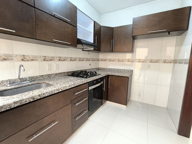 Casa de 6 alcobas en venta en Cañaveral, Floridablanca, 259 m² · foto 4 de 24