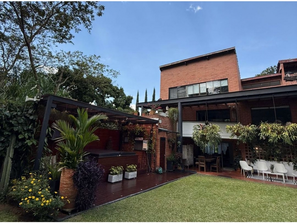 Casa Campestre en Venta en El Poblado, Envigado