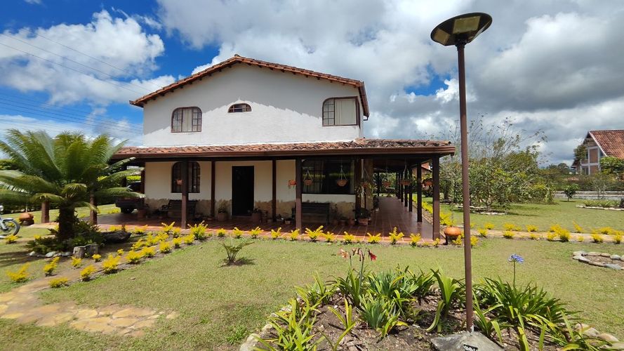 Casa de 5 alcobas en venta en Campo Verde, Piedecuesta, 260 m² · foto 2 de 24