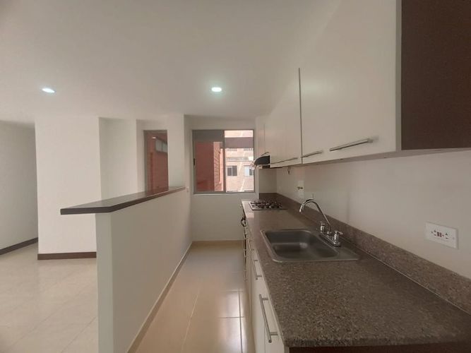 Apartamento en arriendo en La Pradera, Envigado, 113 m² · foto 2 de 24