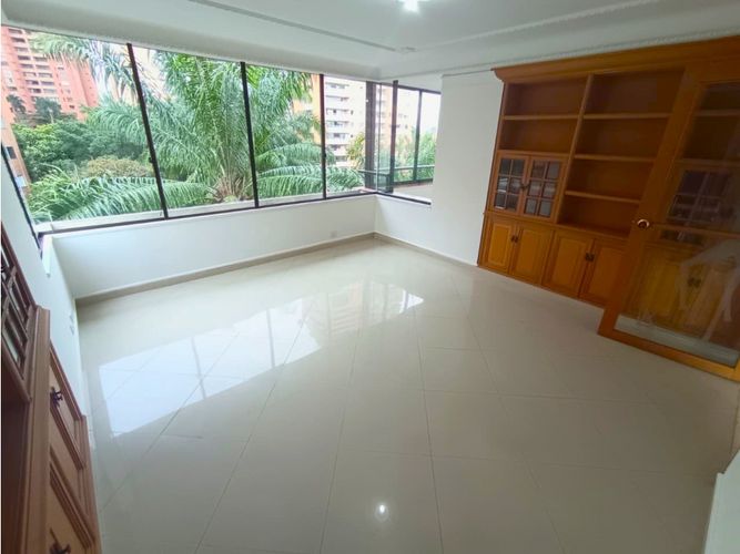 Apartamento de 5 alcobas en arriendo en El Poblado, Medellín, 260 m² · foto 2 de 17