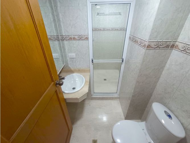 Apartamento de 5 alcobas en arriendo en El Poblado, Medellín, 260 m² · foto 4 de 17