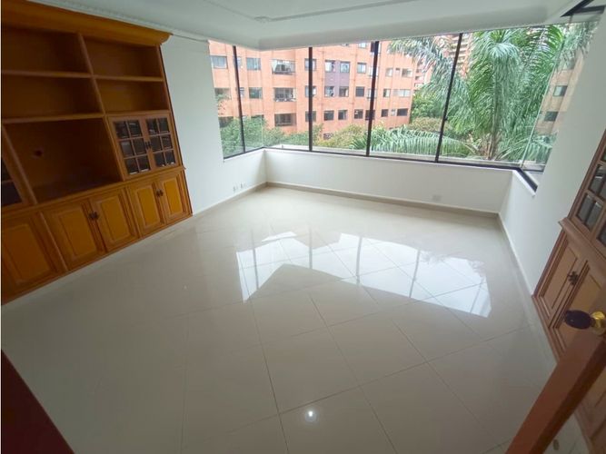 Apartamento de 5 alcobas en arriendo en El Poblado, Medellín, 260 m² · foto 7 de 17