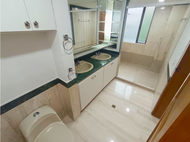 Apartamento de 5 alcobas en arriendo en El Poblado, Medellín, 260 m² · foto 8 de 17