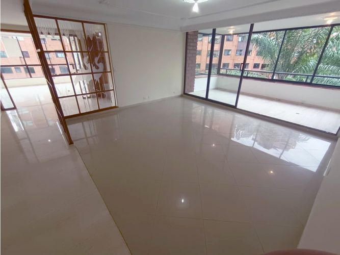 Apartamento de 5 alcobas en arriendo en El Poblado, Medellín, 260 m² · foto 10 de 17