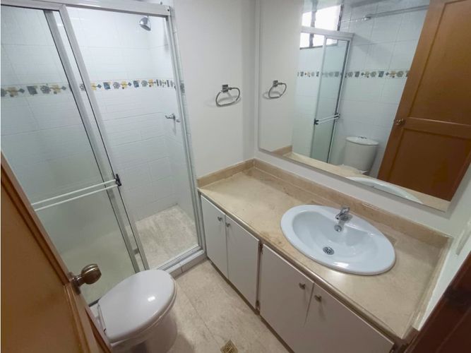 Apartamento de 5 alcobas en arriendo en El Poblado, Medellín, 260 m² · foto 12 de 17