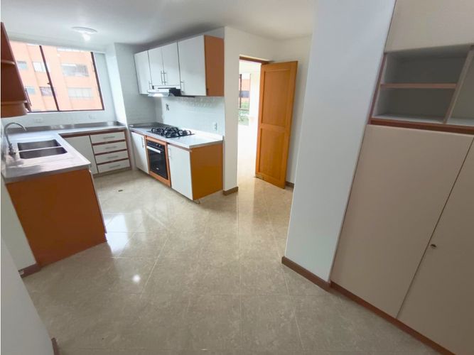 Apartamento de 5 alcobas en arriendo en El Poblado, Medellín, 260 m² · foto 13 de 17